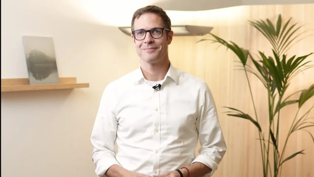 Bastian Hölscher in the video preview image