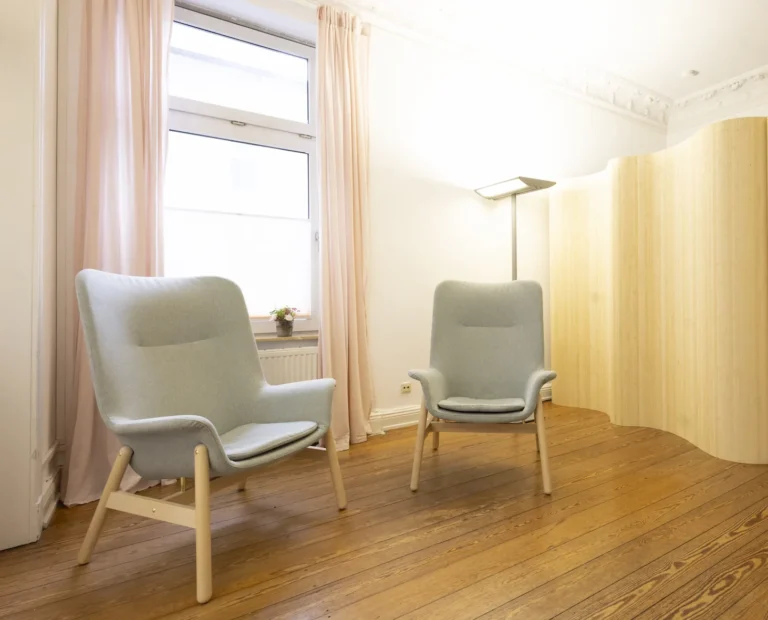 Waiting area with two chairs in the practice